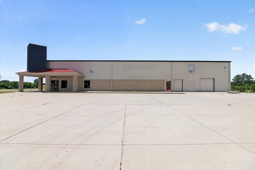 8080 Matthews Hwy, Tecumseh, MI à vendre - Photo du bâtiment - Image 3 de 10