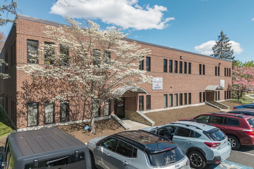 MDRI MOB Investment Portfolio portefeuille de 3 propriétés à vendre sur LoopNet.ca - Photo du bâtiment - Image 3 de 22