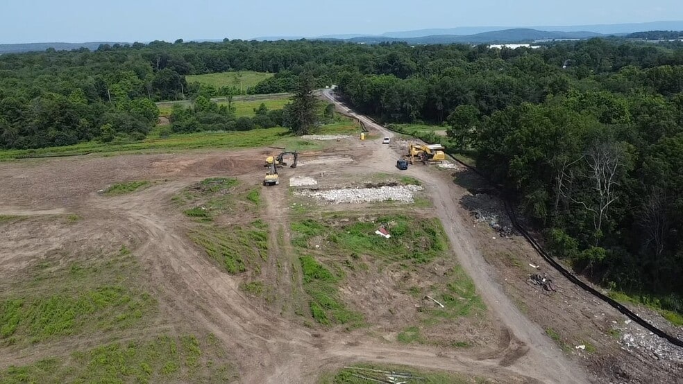 230 A Neelytown Rd N, Montgomery, NY for lease - Building Photo - Image 1 of 5