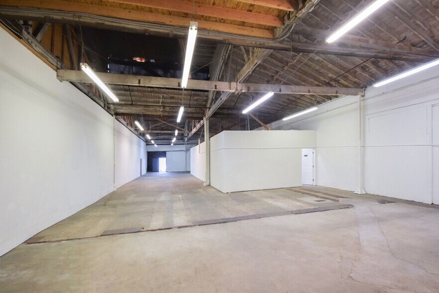 2857 E Pico Blvd, Los Angeles, CA à louer - Photo du bâtiment - Image 3 de 9