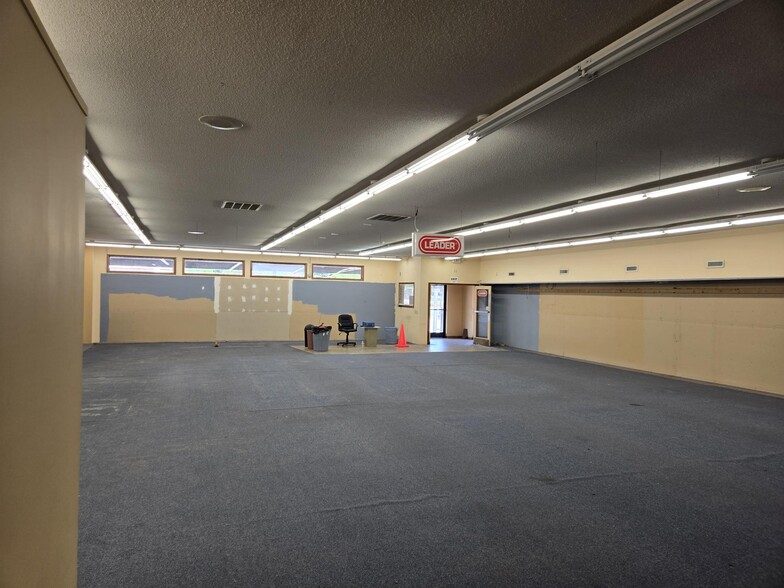 220 S Main St, Stanley, NC for lease - Interior Photo - Image 2 of 8