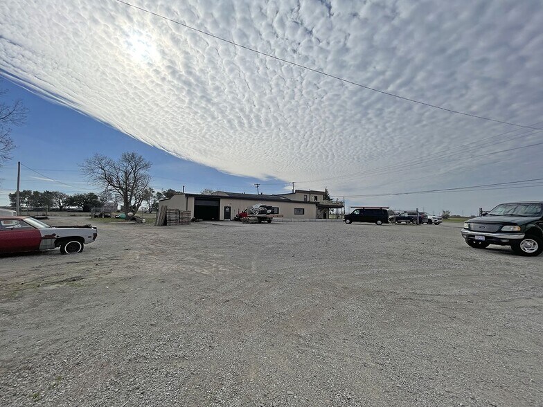 22502 Dixie Hwy, Perrysburg, OH à louer - Photo du bâtiment - Image 2 de 3
