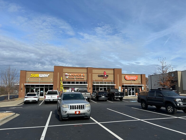 5151 Pelham Rd, Greenville, SC for lease - Building Photo - Image 3 of 11