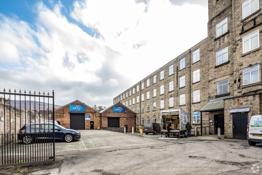 Huddersfield Rd, Stalybridge à louer - Photo du bâtiment - Image 3 de 4