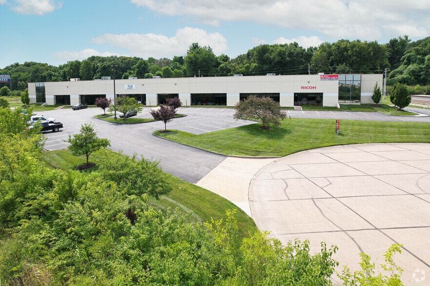 951-961 Harmsted Ct, Saint Charles, MO for lease - Building Photo - Image 3 of 5
