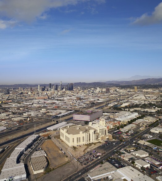 2650 Olympic Blvd, Los Angeles, CA à louer - Photo du bâtiment - Image 2 de 2