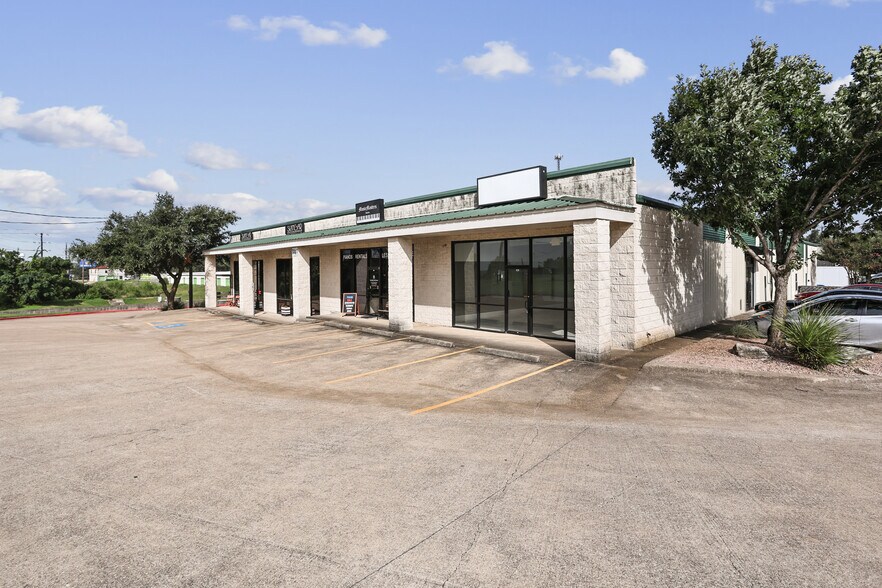 11190 Circle Dr, Austin, TX à louer - Photo du bâtiment - Image 1 de 7