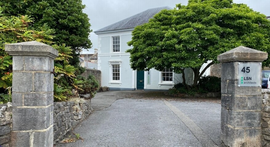 45 Devon Sq, Newton Abbot à louer - Photo du bâtiment - Image 2 de 5