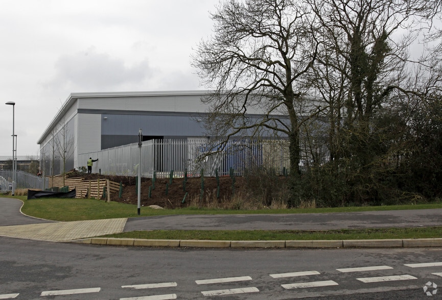 Castle Mound Way, Rugby for lease - Building Photo - Image 2 of 6