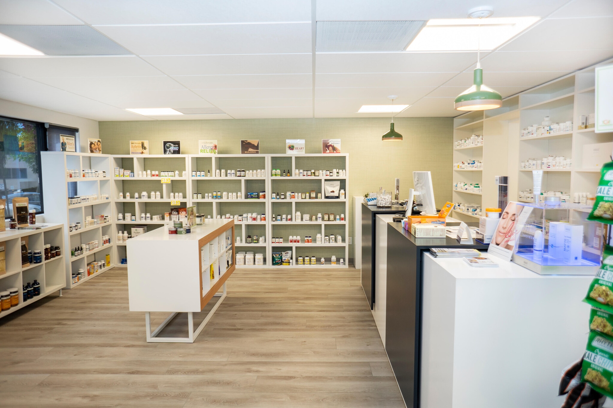 7301 Girard Ave, La Jolla, CA à louer Photo intérieure- Image 1 de 3