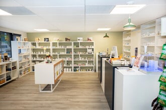 7301 Girard Ave, La Jolla, CA à louer Photo intérieure- Image 1 de 3