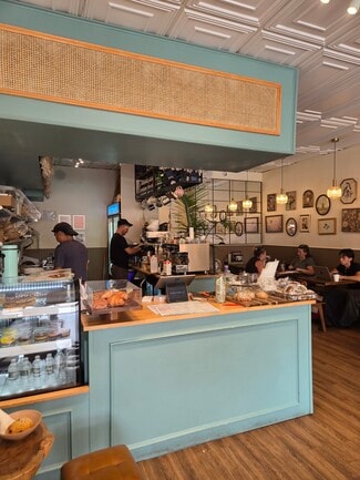 Plus de détails pour 68-01 Fresh Pond Rd, Ridgewood, NY - Commerce de détail à louer