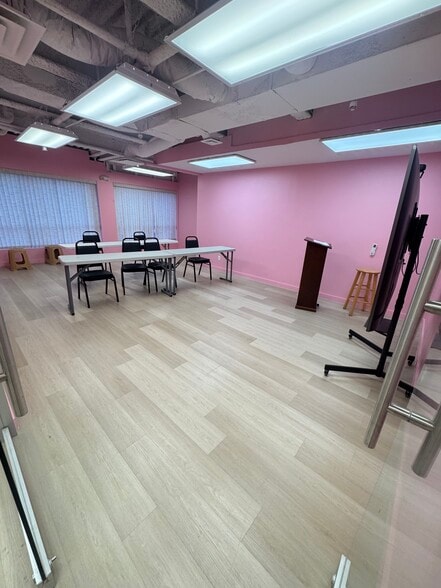 13510 35th Ave, Flushing, NY for lease - Interior Photo - Image 2 of 12