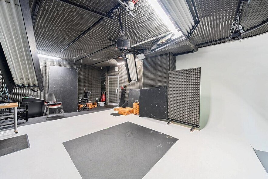 14 High St, London for sale - Building Photo - Image 2 of 24