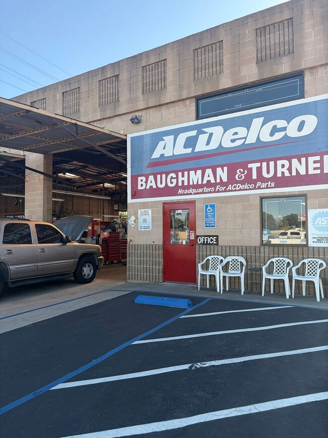 Plus de détails pour 275 E Walnut Way, Fullerton, CA - Commerce de détail à louer