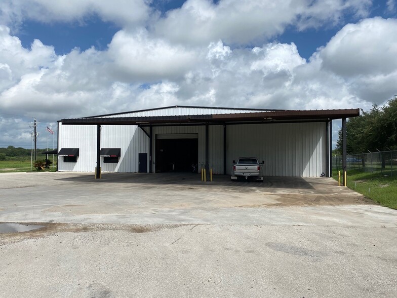 1900 E US Highway 90, Seguin, TX for lease - Building Photo - Image 3 of 15