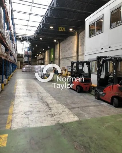 Flex in Saint-Priest for lease - Interior Photo - Image 3 of 12