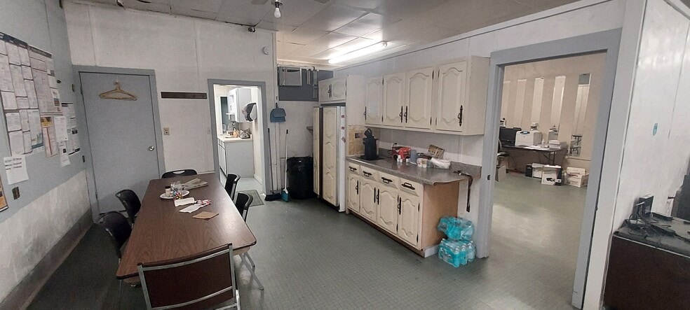 66-68 Plymouth St, Edwardsville, PA for sale - Interior Photo - Image 2 of 21