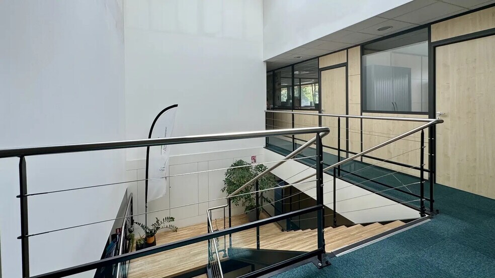 Bureau dans Lezennes à louer - Photo du bâtiment - Image 3 de 8