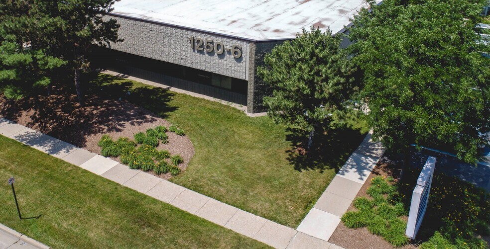 1282 Kirts Blvd, Troy, MI à louer - Photo du bâtiment - Image 2 de 9