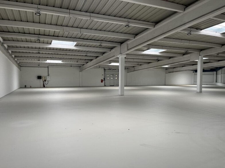 Industrial in Maurepas for lease - Interior Photo - Image 2 of 12