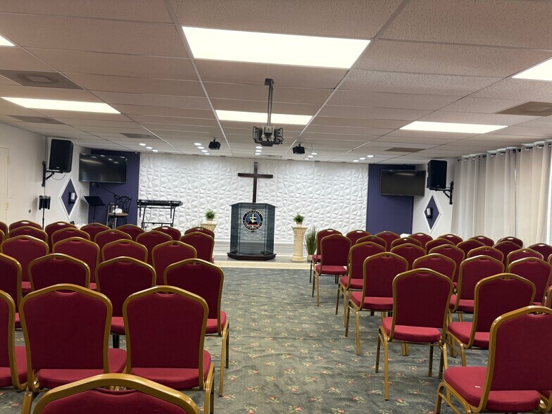 1402 Shepard Dr, Sterling, VA à louer - Photo du bâtiment - Image 2 de 10