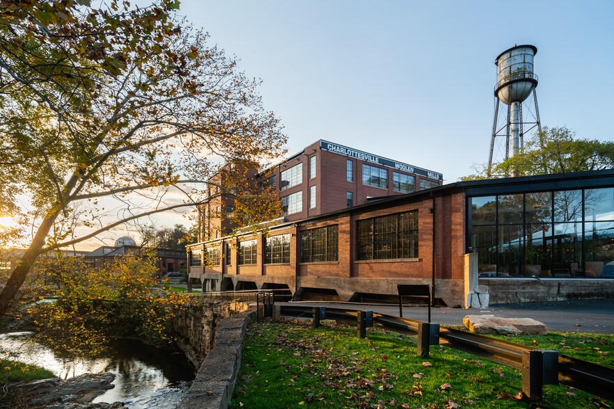 1835-1837 Broadway St, Charlottesville, VA for lease - Building Photo - Image 2 of 6