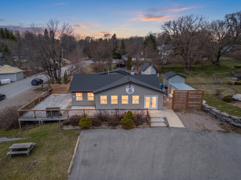 1004 Medical Center Rd, Sharbot Lake, ON for sale - Primary Photo - Image 1 of 18
