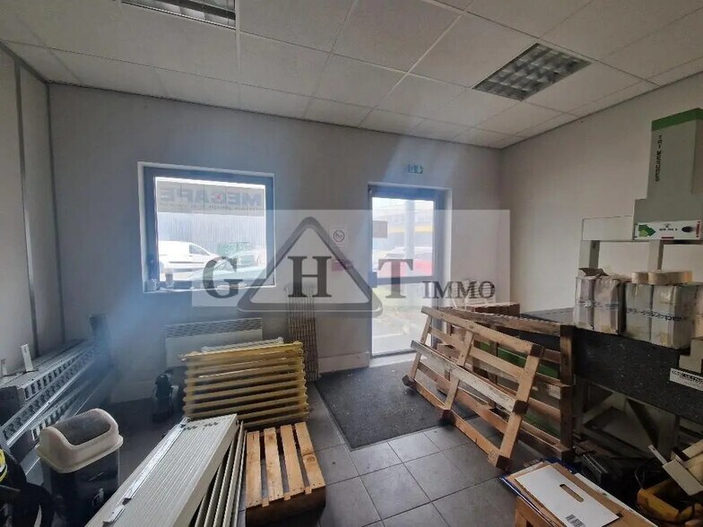 Industrial in Stains for sale - Interior Photo - Image 3 of 7