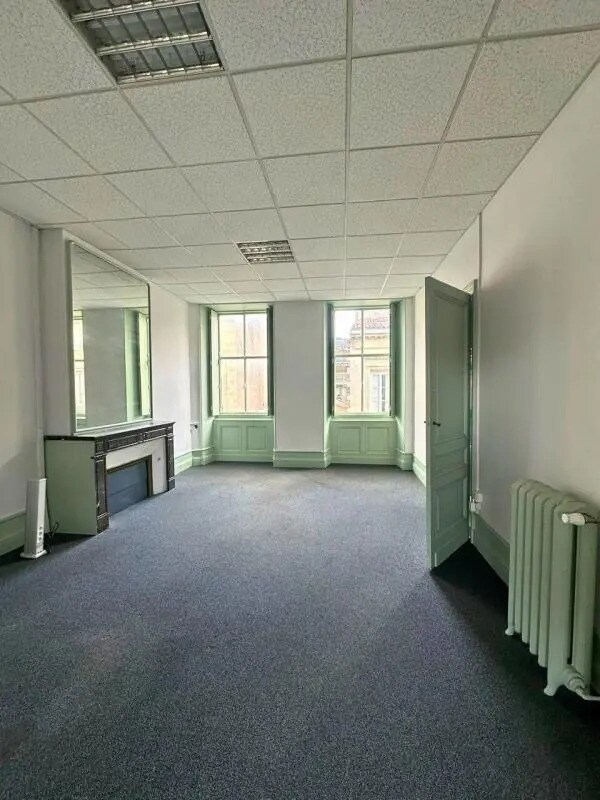 Office in Bordeaux for lease Interior Photo- Image 1 of 6