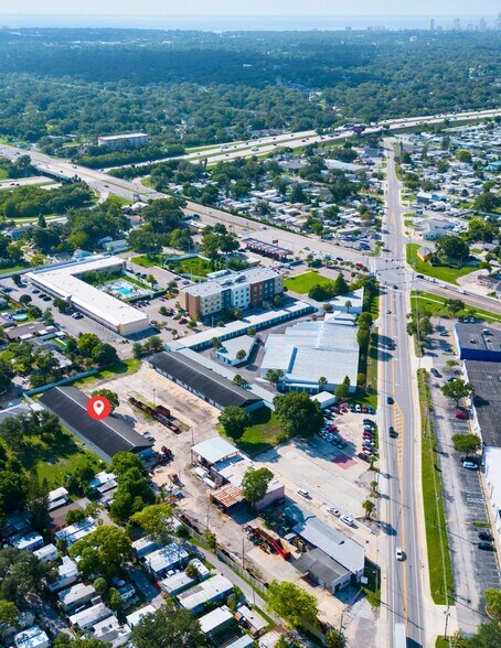 5601 Haines Rd, Saint Petersburg, FL à louer - Photo du bâtiment - Image 3 de 7