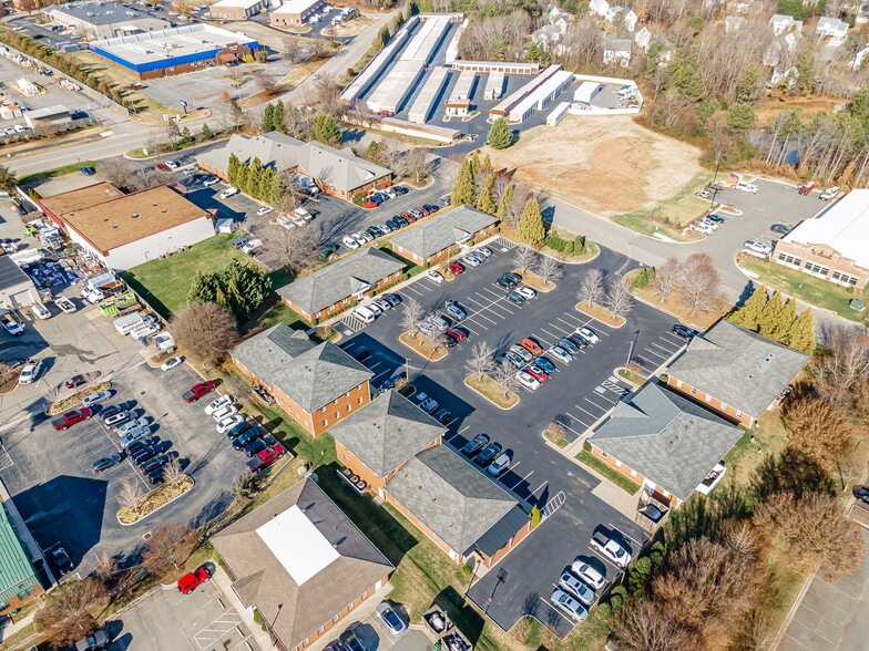 14411 Justice Rd, Midlothian, VA à louer - Photo du bâtiment - Image 2 de 18