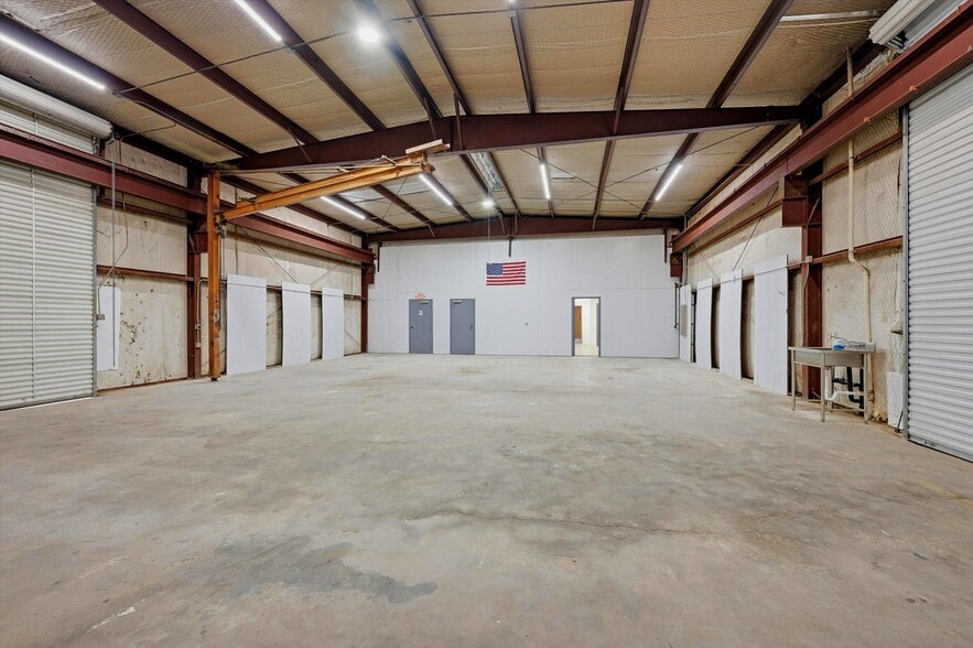 224 E Cottage St, Sherman, TX for lease - Building Photo - Image 3 of 26