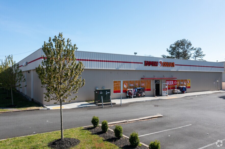 30 The Grn, Shirley, NY à vendre - Photo du bâtiment - Image 2 de 6