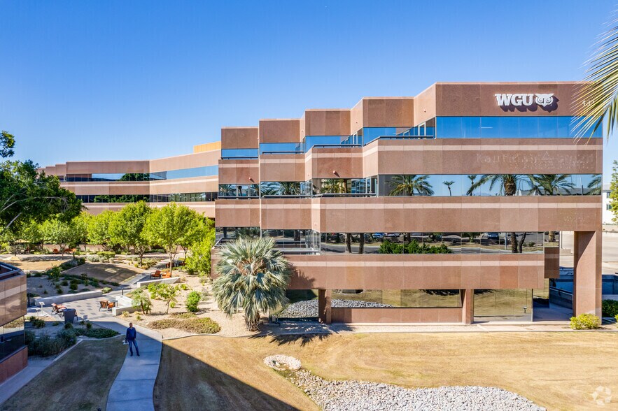 432 N 44th St, Phoenix, AZ for lease - Building Photo - Image 2 of 5