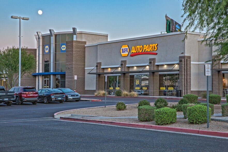 CROSSROADS AT TOLLESON portefeuille de 8 propriétés à vendre sur LoopNet.ca - Photo du bâtiment - Image 3 de 10