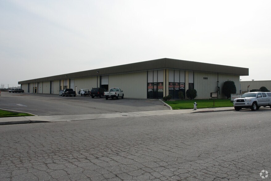 5501 Aldrin Ct, Bakersfield, CA à louer - Photo du bâtiment - Image 2 de 10