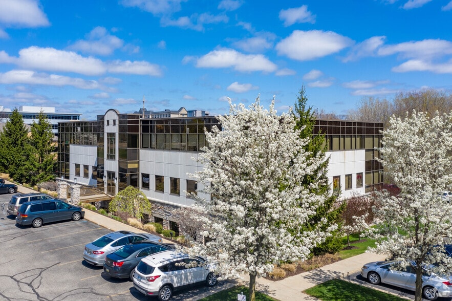 330 E Beltline Ave, Grand Rapids, MI à louer - Photo du bâtiment - Image 2 de 4