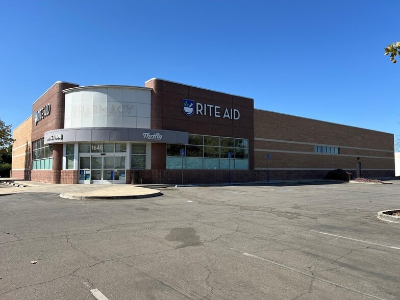 1645 E Tulare Ave, Tulare, CA for sale - Building Photo - Image 1 of 16