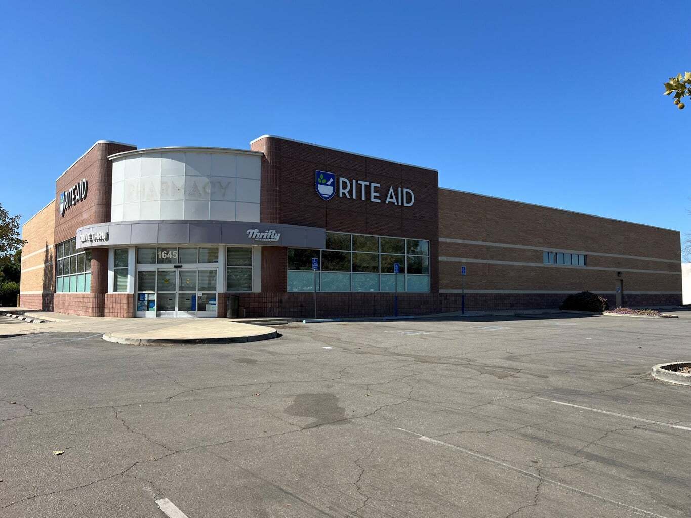 1645 E Tulare Ave, Tulare, CA for sale Building Photo- Image 1 of 17