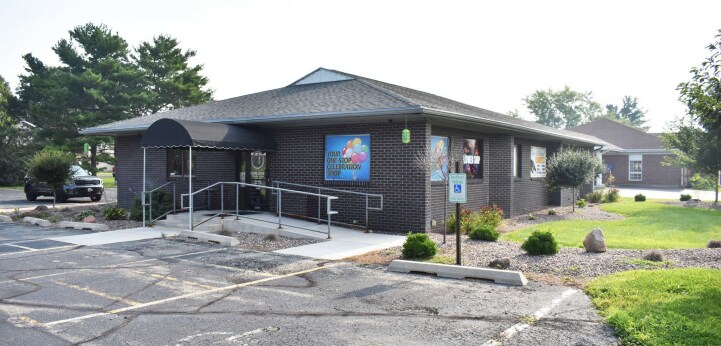 2203 Holiday Dr, Janesville, WI for sale Primary Photo- Image 1 of 1