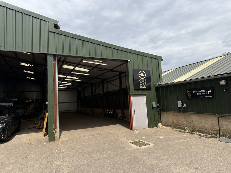 West Chiltington Ln, Billingshurst for lease - Building Photo - Image 1 of 4