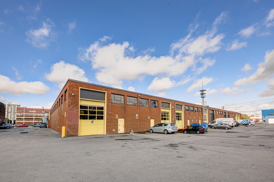 1310-1370 Rue Chabanel O, Montréal, QC for lease - Building Photo - Image 3 of 21