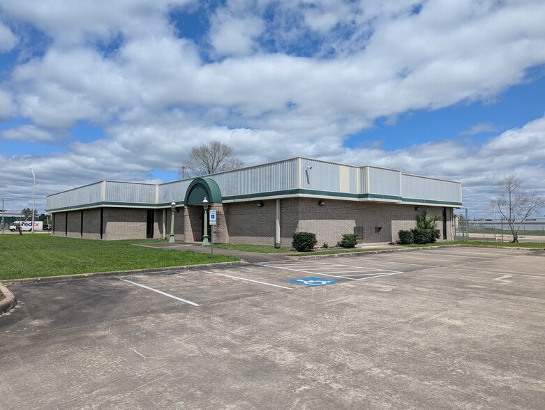 6095 College St, Beaumont, TX for sale - Building Photo - Image 3 of 52