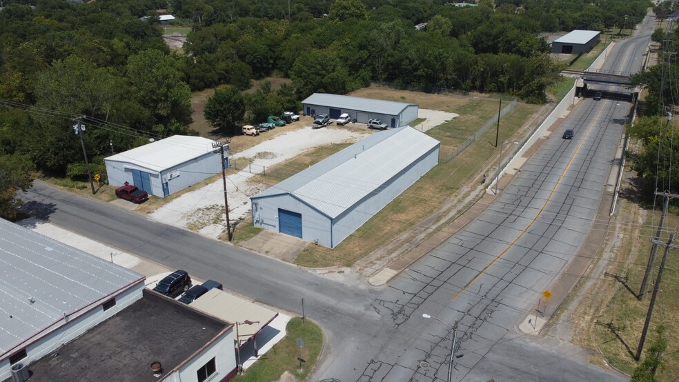 309 N East St, Sherman, TX for lease - Building Photo - Image 3 of 15