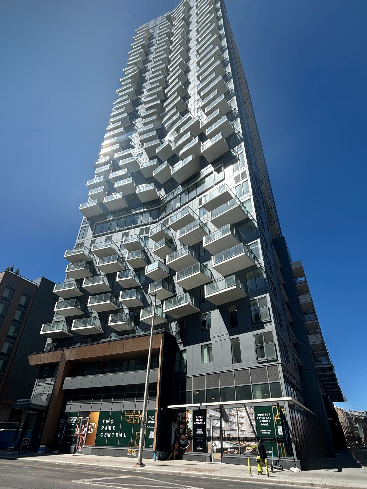 1111 4 St SW, Calgary, AB à louer Photo du bâtiment- Image 1 de 8