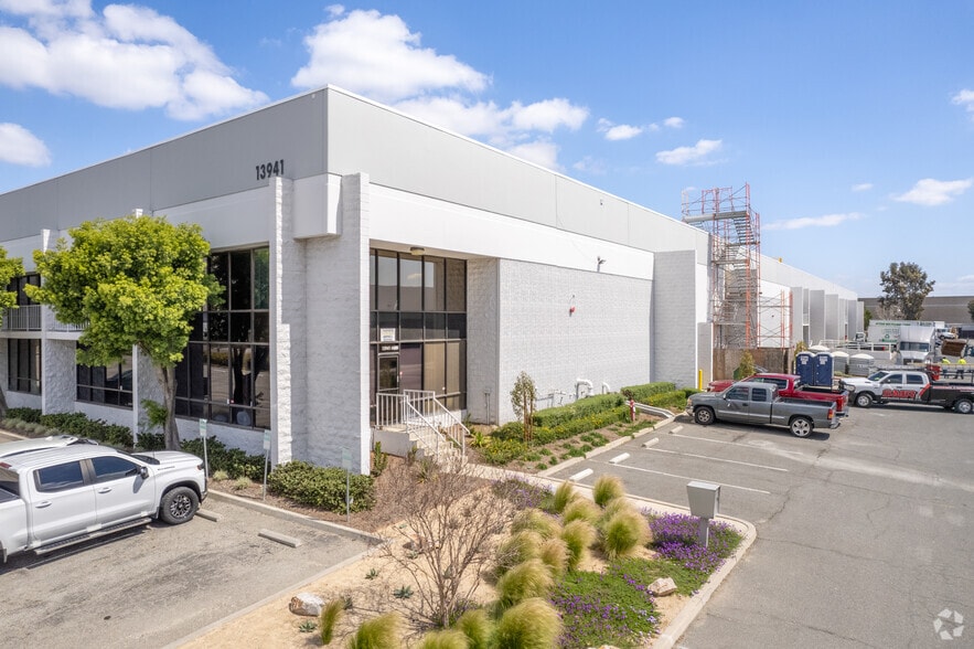 13941 Norton Ave, Chino, CA for lease - Primary Photo - Image 1 of 5