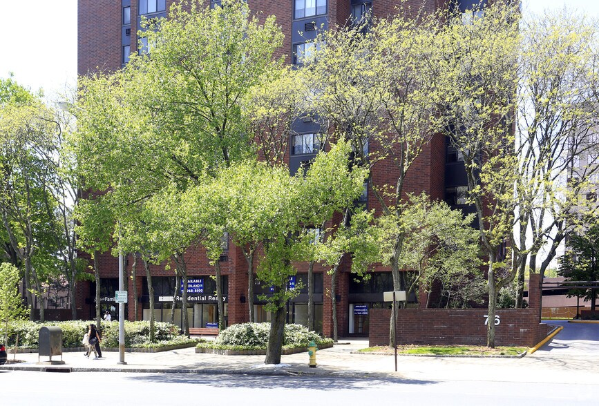 76 S Lexington Ave, White Plains, NY à louer - Photo du bâtiment - Image 3 de 4