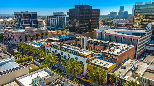 Plus de détails pour 413-445 N Rodeo Dr, Beverly Hills, CA - Plusieurs types d'espaces à louer