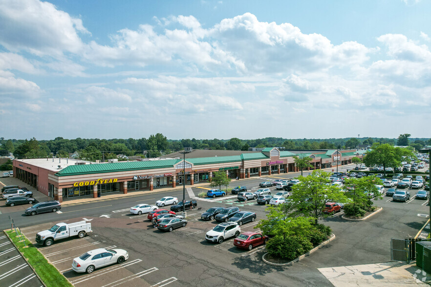 1279 Lincoln Hwy, Levittown, PA à louer - Photo du bâtiment - Image 1 de 14